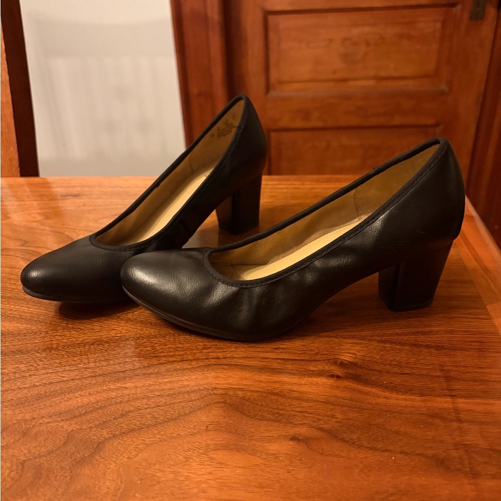 Naturalizer Black Leather Block Heel Pumps